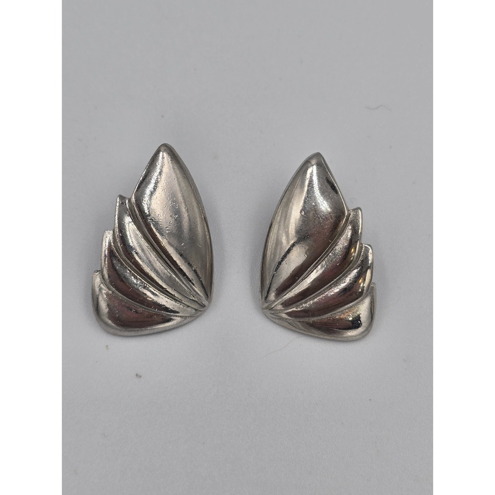 Vintage Ginnie Johansen‎ Silver Tone Ribbed Fan Wedge Clip On Earrings
